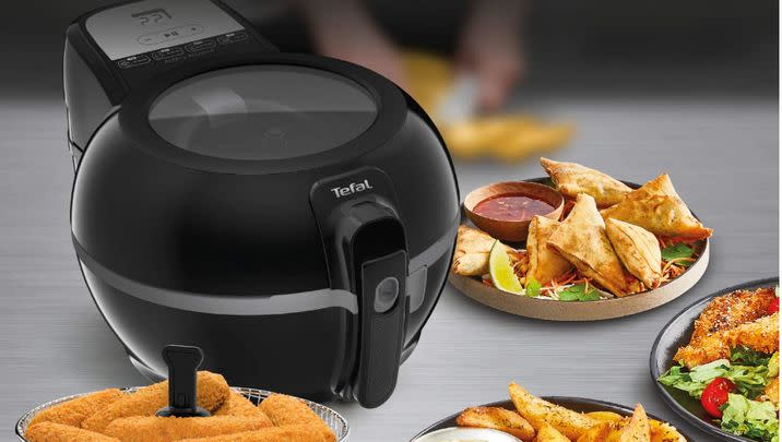 This ultra easy air fryer keeps food moving whilst cooking