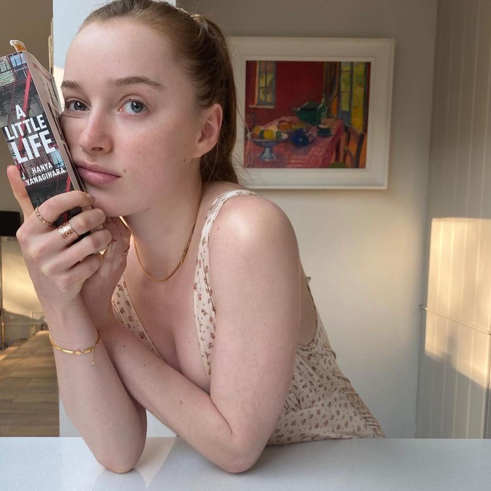 phoebe dynevor kitchen z