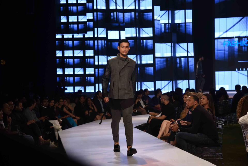 Bollywood meets fashion at 'Van Heusen and GQ Fashion Nights 2016' finale