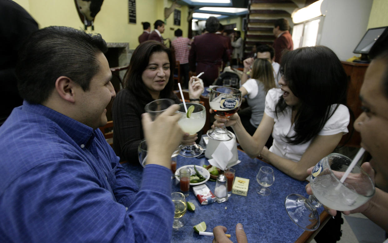 La Polar, una comida habitual en noviembre de 2007. (REUTERS/Daniel Aguilar)