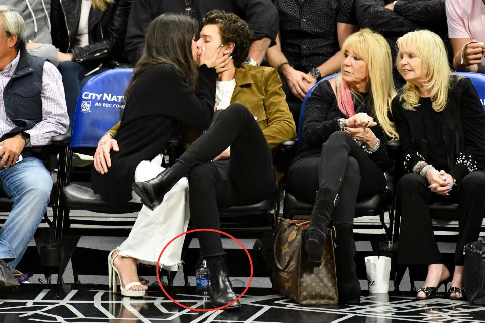 <h1 class="title">Celebrities At The Los Angeles Clippers Game</h1><cite class="credit">Photo: Getty Images</cite>