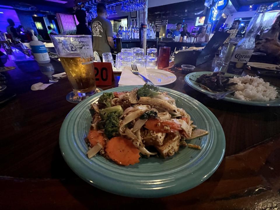 A blue plate of drunken noodles at restaurant