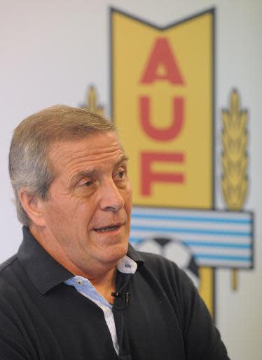 El DT de la selección uruguaya, Oscar Tabárez, ofrece una conferencia de prensa a la AFP en el Complejo Celeste, en las afueras de Montevideo, el 5 de febrero de 2014 (AFP/Archivos | Miguel Rojo)