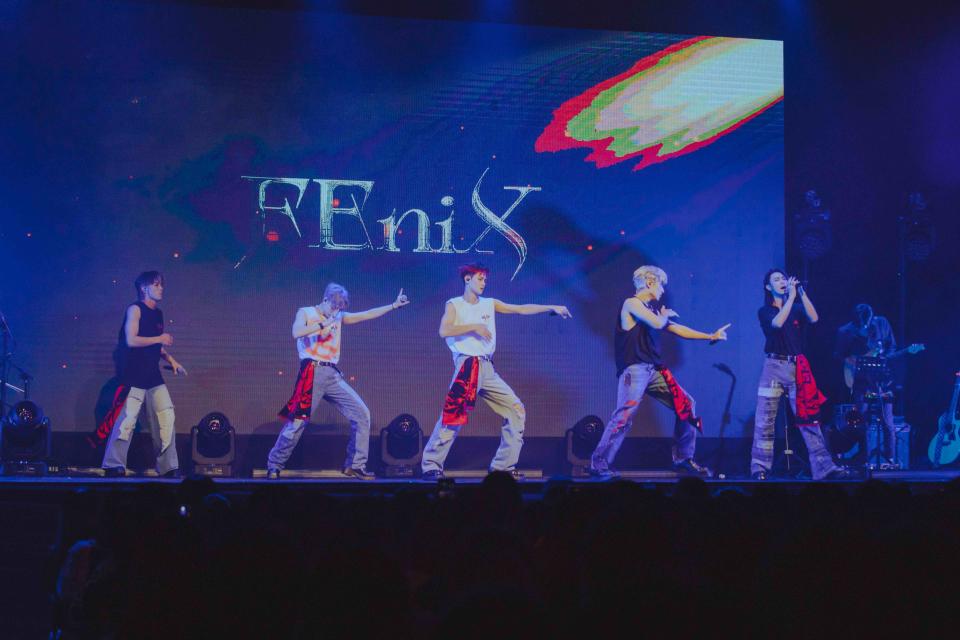 <strong>男團FEniX。（左起：峻廷、家齊、浦洋、承隆、MAX）（圖／華納音樂☓踢帕娛樂 提供）</strong>