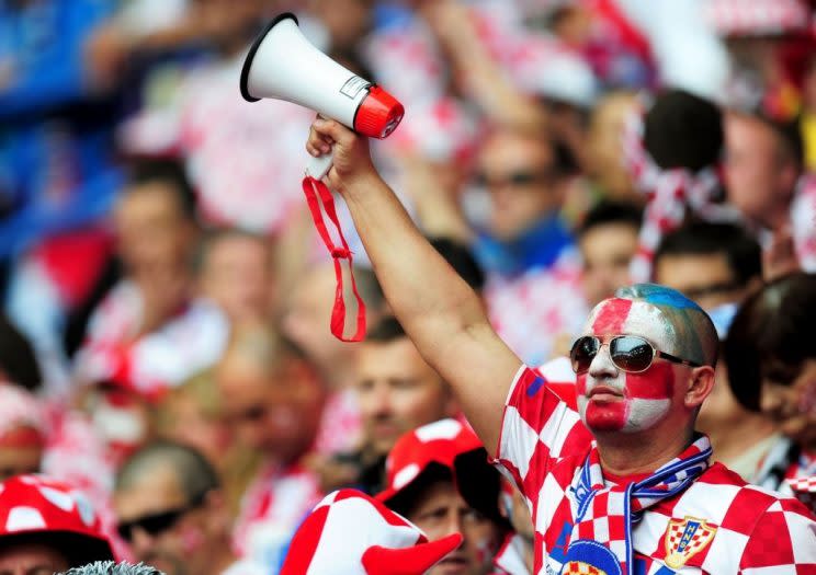 Incluso los gritos de los aficionados al fútbol puede afectar tu capacidad auditiva. (Foto: Getty Images)