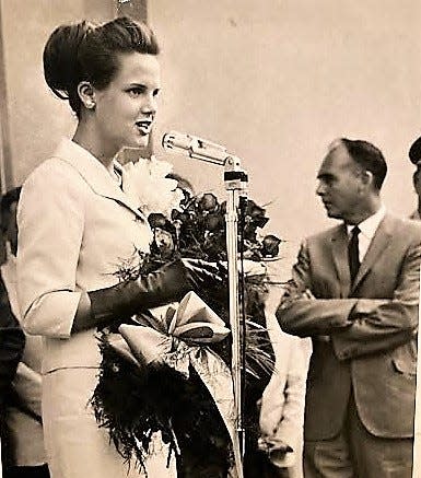 Miss Georgia Vivian Davis thanks the crowd that welcomed her home to Augusta