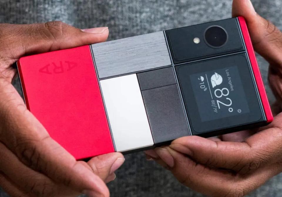  An image of the Google Project Ara concept phone. 