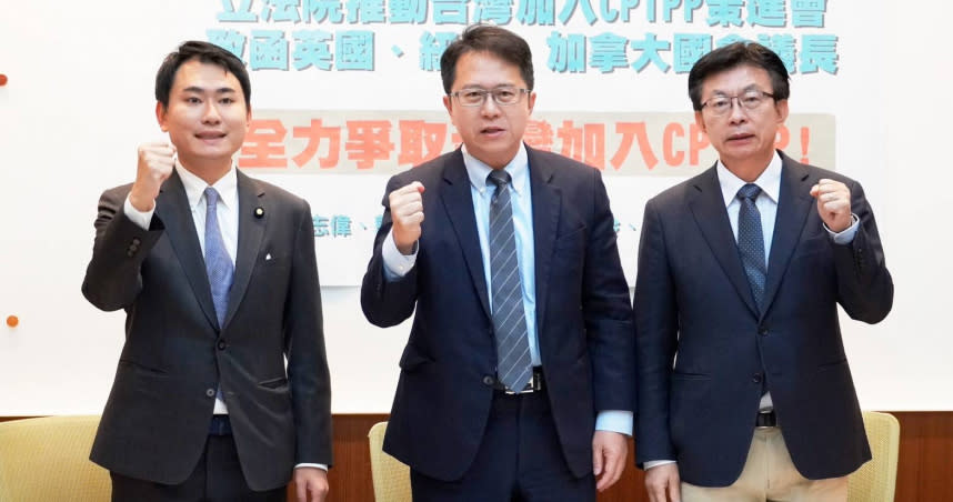立委郭國文（右起）、邱志偉、陳冠廷聯名致函多國國會議長，表達台灣準備好加入CPTPP的決心。（圖／郭國文辦公室提供）