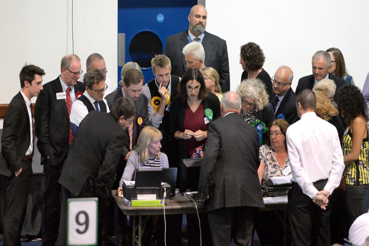 The General Election count in 2017, candidates getting a preview <i>(Image: Isle of Wight County Press)</i>