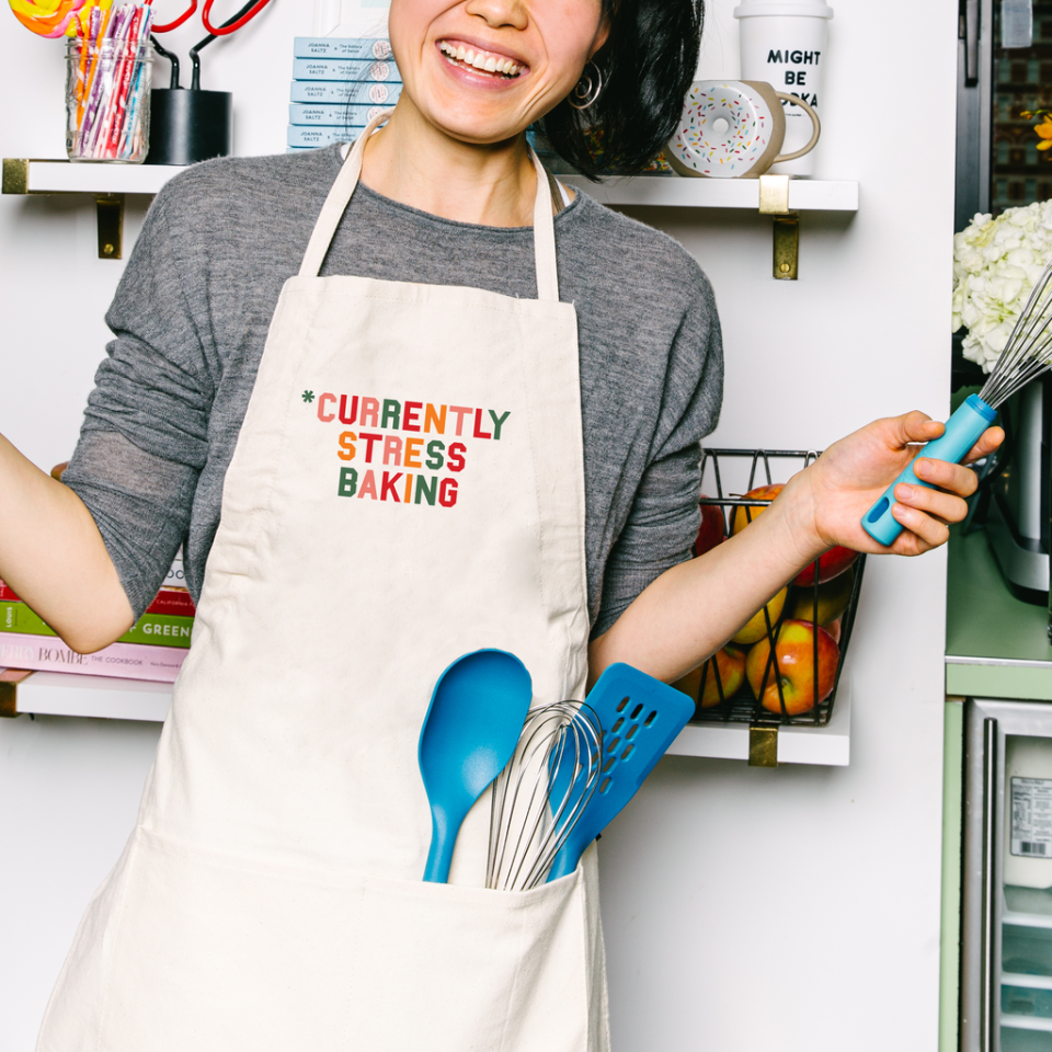 This Apron Is So Popular It's Already Sold Out 5 Times, But It's Back In Stock Right Now