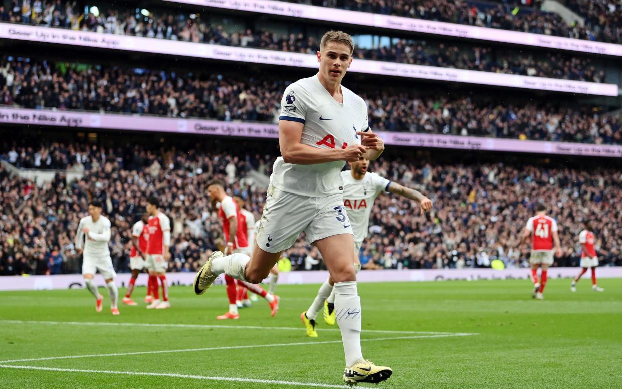 Micky van de Ven celebrates what he thinks is an equaliser for Tottenham