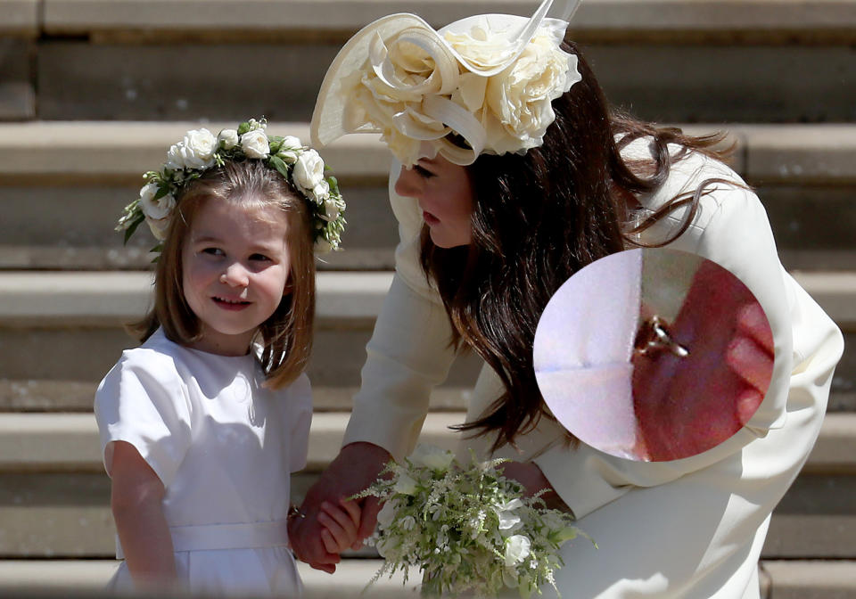 Zur Hochzeit von Prinz Harry funkelte ein neuer Ring an Herzogin Kates rechter Hand. Ein Präsent von William? (Bild: Getty Images)
