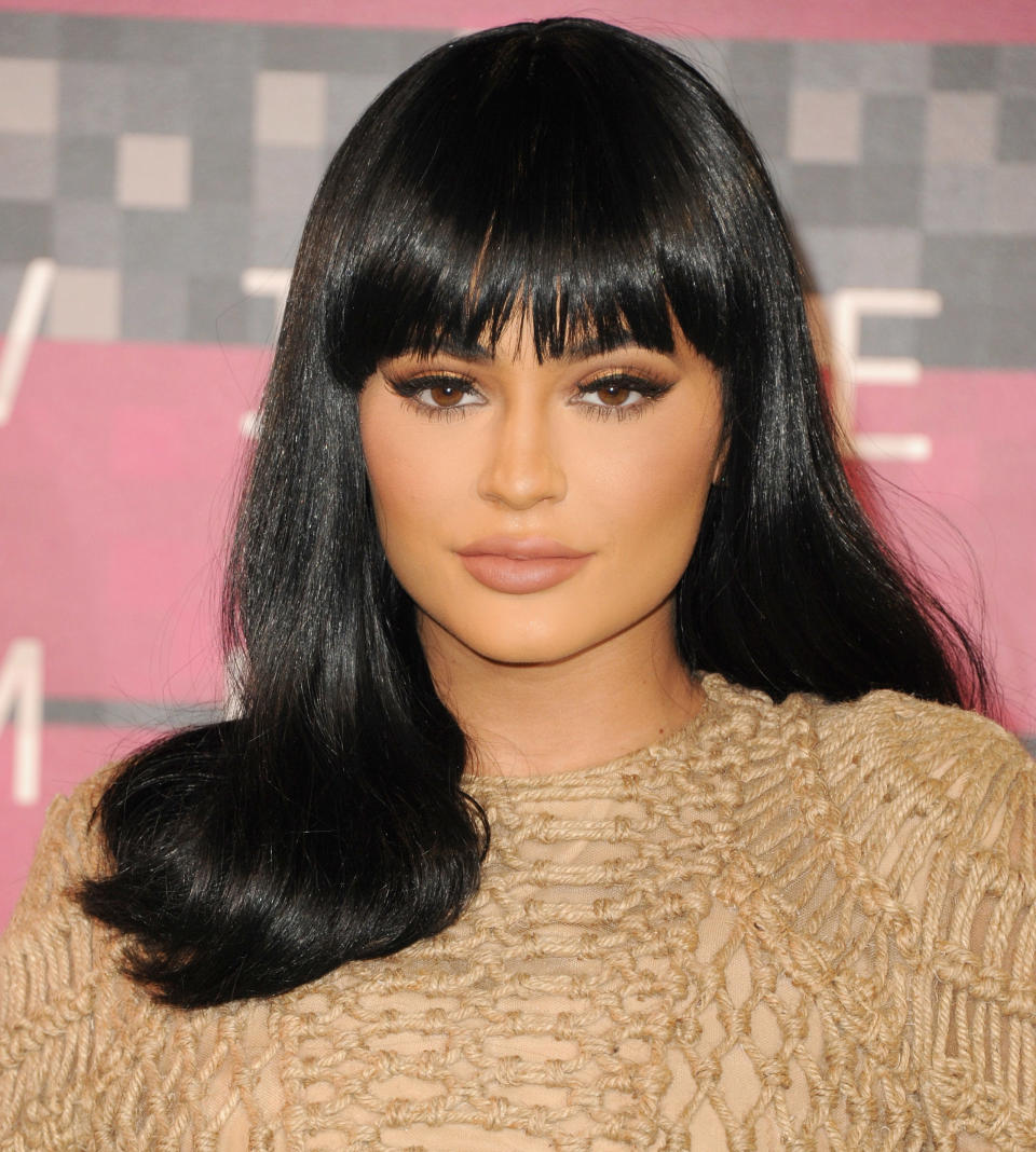 <p>Bettie Page bangs at the 2015 MTV Video Music Awards on August 30, 2015. <br></p>