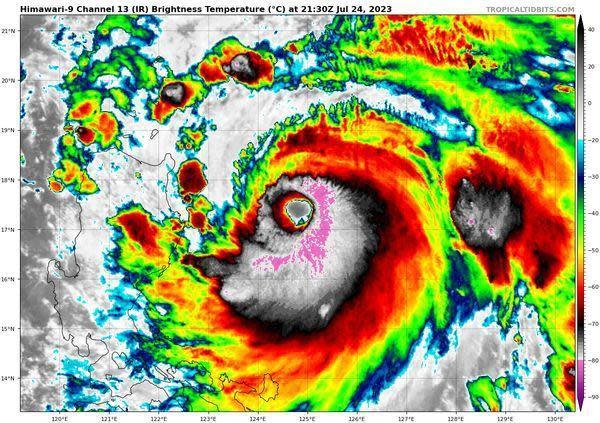 杜蘇芮颱風以每小時15公里速度，向西北西進行，今最快下午2點半發布陸警。（翻攝自tropicaltidbits）  