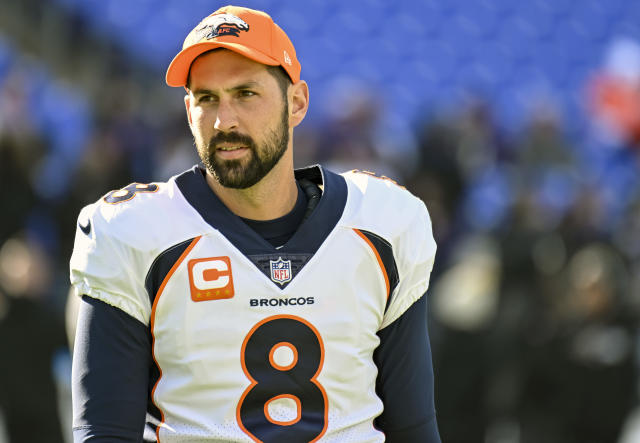 BALTIMORE, MD - DECEMBER 04:  Denver Broncos place kicker Brandon McManus (8) warms up prior to the Denver Broncos game versus the Baltimore Ravens on December 4, 2022 at M&T Bank Stadium in Baltimore, MD.  (Photo by Mark Goldman/Icon Sportswire via Getty Images)