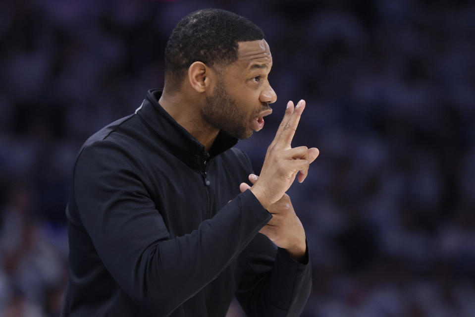 New Orleans Pelicans coach Willie Green gives instructions to the team during the second half in Game 2 of an NBA basketball first-round playoff series against the Oklahoma City Thunder, Wednesday, April 24, 2024, in Oklahoma City. (AP Photo/Nate Billings)