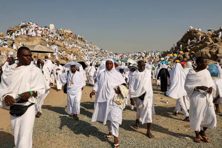 Peregrinos musulmanes en el monte Arafat, en Arabia Saudita, el 15 de junio de 2024 (Fadel Senna)