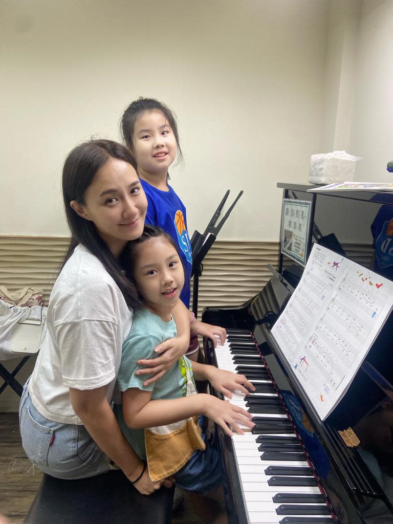 何妤玟 喜愛與孩子一起學習 寒假課程找有專長朋友陪孩子一起彈琴、練英文！ 