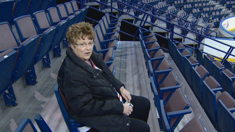 Edmontonians say emotional goodbye to the Coliseum