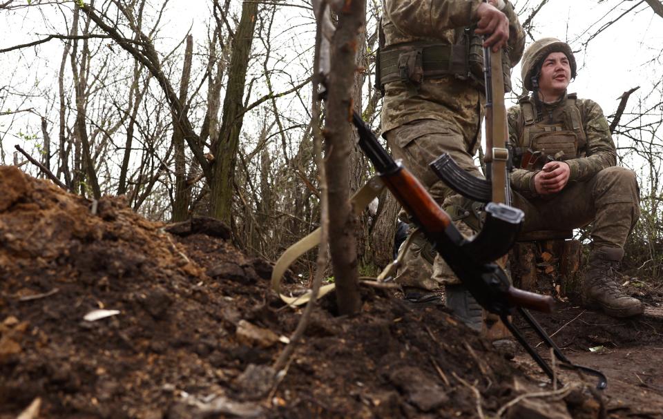 Ukrainian service members operate in the trenches at the frontline in Bakhmut (REUTERS/Kai Pfaffenbach)