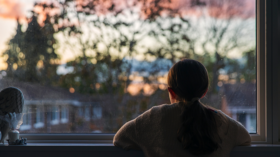 Kids can experience seasonal depression, experts say. (Photo: Getty)