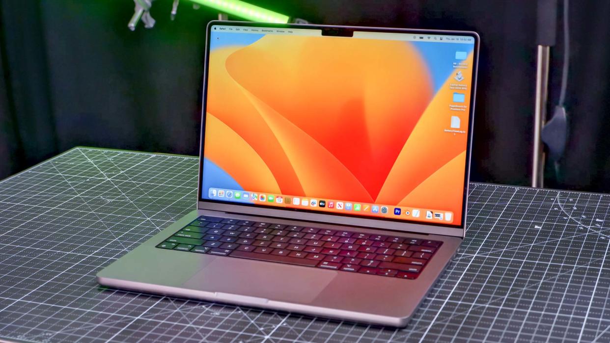  MacBook Pro 14-inch 2023. 