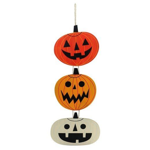 Get it here from <a href="https://www.target.com/p/halloween-pumpkin-wooden-sign-hyde-and-eek-boutique-153/-/A-52354390#lnk=newtab" target="_blank">Target</a>, $5.