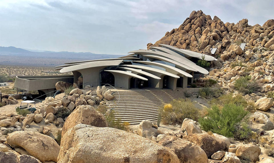 With its organic shapes, the Kellogg Doolittle House in Joshua Tree blends into its surroundings.