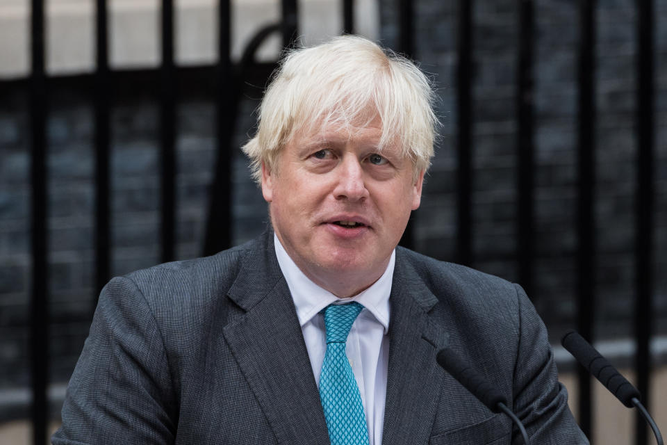 LONDON, UNITED KINGDOM - SEPTEMBER 06: Outgoing British Prime Minister Boris Johnson gives a final speech outside 10 Downing Street before travelling to Balmoral to meet Queen Elizabeth II and officially resign as Prime Minister of the United Kingdom in London, United Kingdom on September 06, 2022. (Photo by Wiktor Szymanowicz/Anadolu Agency via Getty Images)