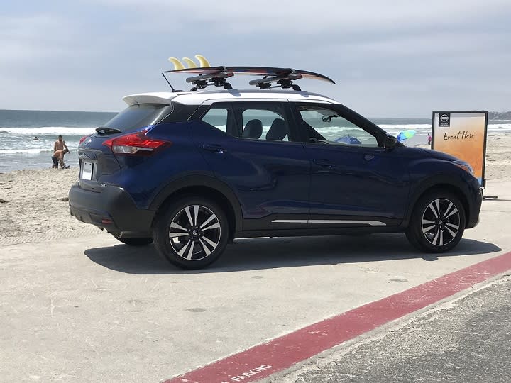 2018 Nissan Kicks rear quarter right photo