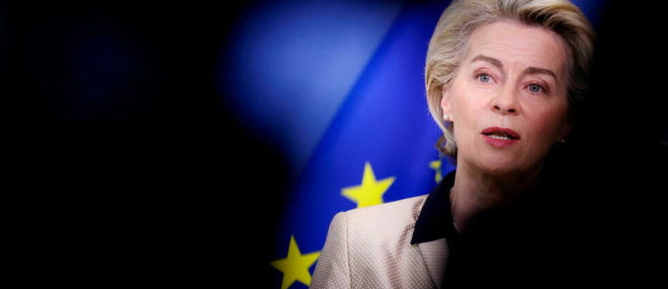 Il y a bien eu, en effet, le 21 mai, un contact téléphonique entre Petkov et von der Leyen à propos de l’adhésion éventuelle de la Bulgarie à la zone euro et à l’espace Schengen.  - Credit:KENZO TRIBOUILLARD / AFP