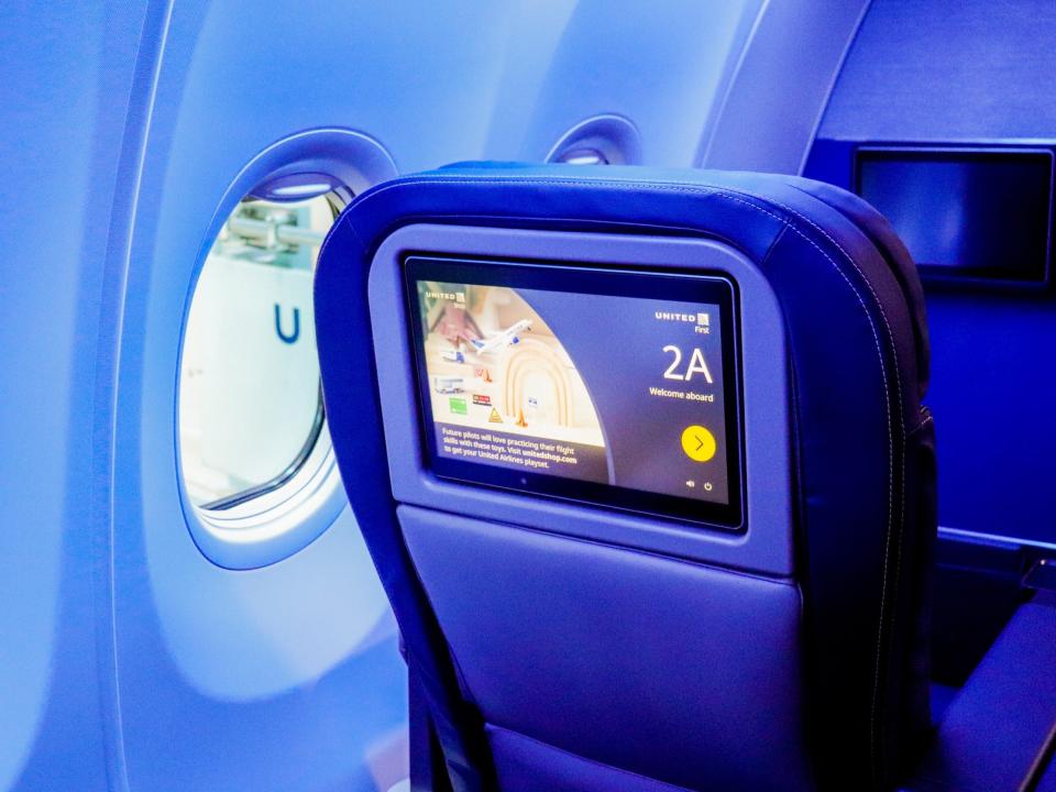 Inside a United Airlines Boeing 737 Max 8 with new interior - United Airlines New Aircraft Interior