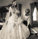 <p>Peter Dundas, le directeur créatif de la marque de luxe, a développé la robe et était même sur place le jour du mariage afin que la tenue de la mariée soit absolument parfaite. <i>[Photo : Instagram/Ciara]</i></p>
