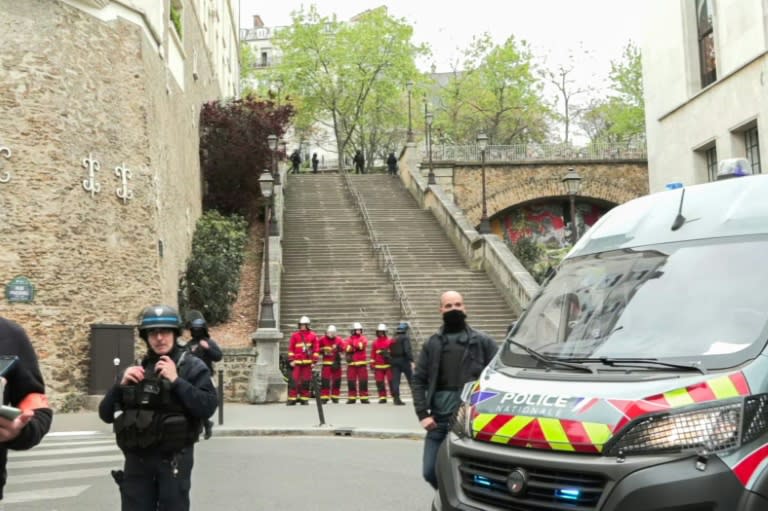 Nach der Abriegelung des iranischen Konsulats in Paris wegen einer möglichen Bedrohung haben Polizisten einen Mann festgenommen, bei den Durchsuchungen jedoch keinen Sprengstoff gefunden. (Fabien DALLOT)