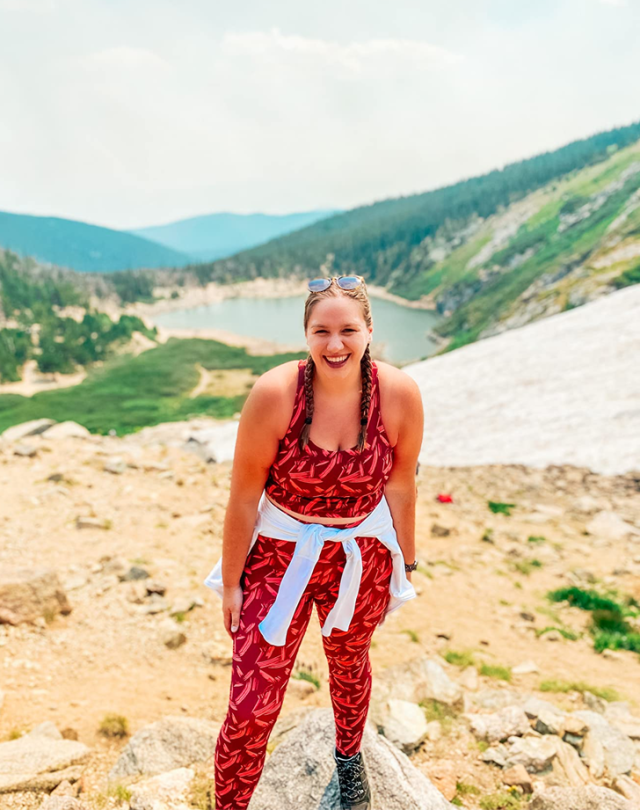 19 Cute Hiking Clothes for Women to Wear on the Trail – PureWow