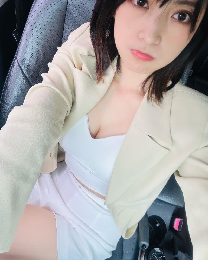 ▲阿喜外表甜美，還擁有32F、24、35火辣好身材。（圖／翻攝自阿喜FB） 