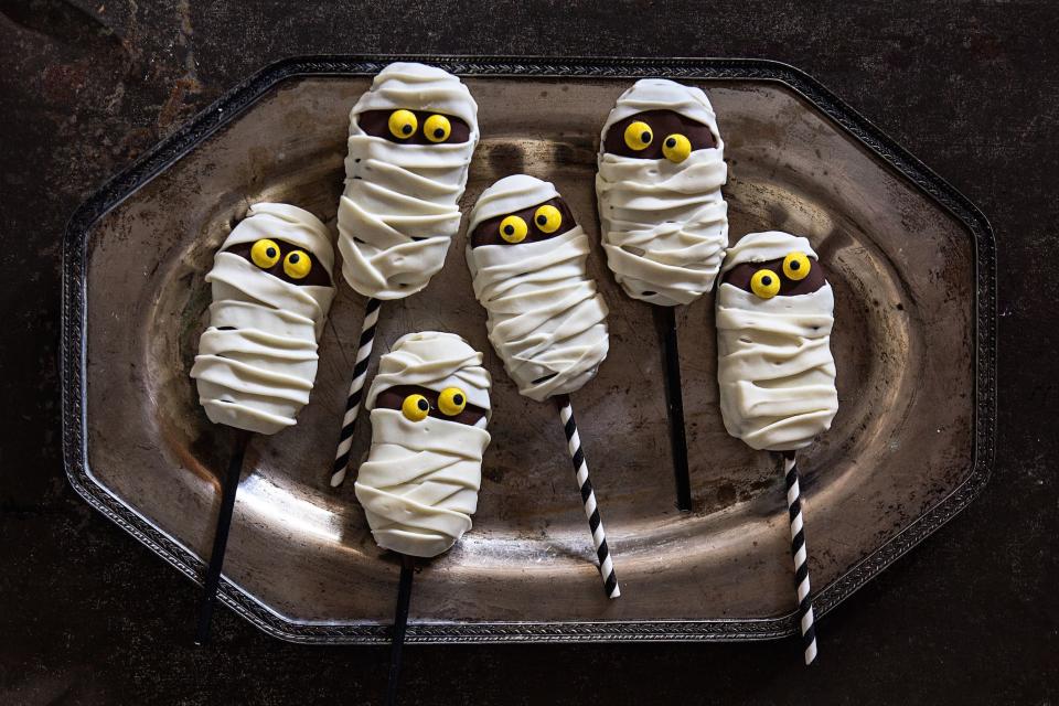 <p>Halloween is all about the candy, but we're here to advocate for Halloween cookies too. These easy cookie recipes make for a fun activity to do with kids and are perfect to bring to parties...or devour during a <em>Hocus Pocus </em>viewing. We won't judge either way. For more <a href="https://www.delish.com/holiday-recipes/halloween/g314/halloween-party-treats/" rel="nofollow noopener" target="_blank" data-ylk="slk:Halloween dessert ideas;elm:context_link;itc:0;sec:content-canvas" class="link ">Halloween dessert ideas</a>, dress up <a href="https://www.delish.com/holiday-recipes/halloween/g1156/halloween-cake-recipes/" rel="nofollow noopener" target="_blank" data-ylk="slk:cakes;elm:context_link;itc:0;sec:content-canvas" class="link ">cakes</a> and <a href="https://www.delish.com/holiday-recipes/halloween/g2172/halloween-cake-cupcake-recipes/" rel="nofollow noopener" target="_blank" data-ylk="slk:cupcakes for Halloween;elm:context_link;itc:0;sec:content-canvas" class="link ">cupcakes for Halloween</a> too!</p>