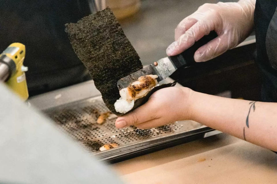 Toku Nori -placing fish into handroll