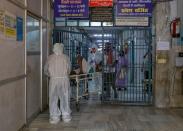 Wider Image: Last doctor standing: Pandemic pushes Indian hospital to brink