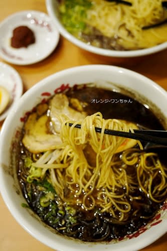 【台中散策食記】山小屋拉麵 筑豊ラーメン│西區：昭和45年九州筑豐地道拉麵～黑蒜油加豚骨湯濃醇香～硬漢細麵嚼勁好味