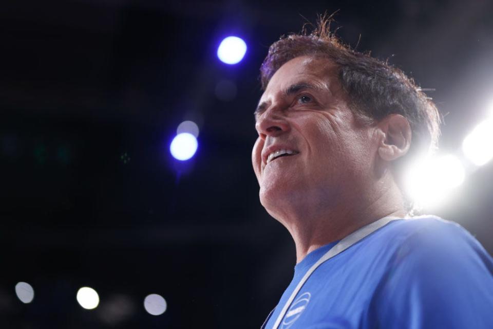 Mark Cuban looking up