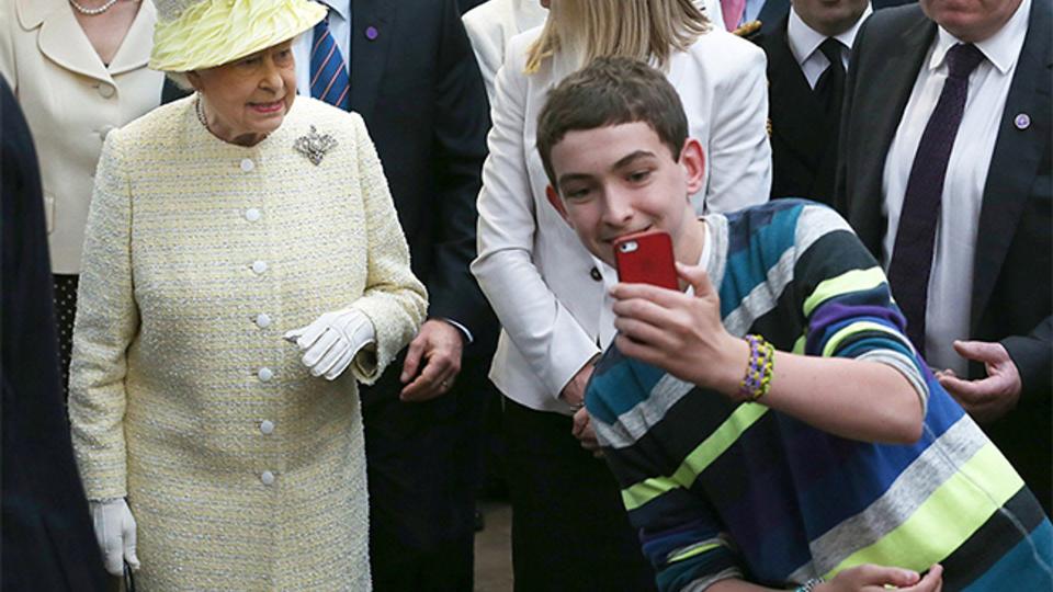 the queen selfie