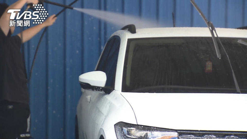 計時式洗車場能有效避免車輛佔用洗車位置。(圖片來源 / TVBS)