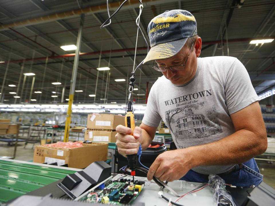 us economy manufacturing growing