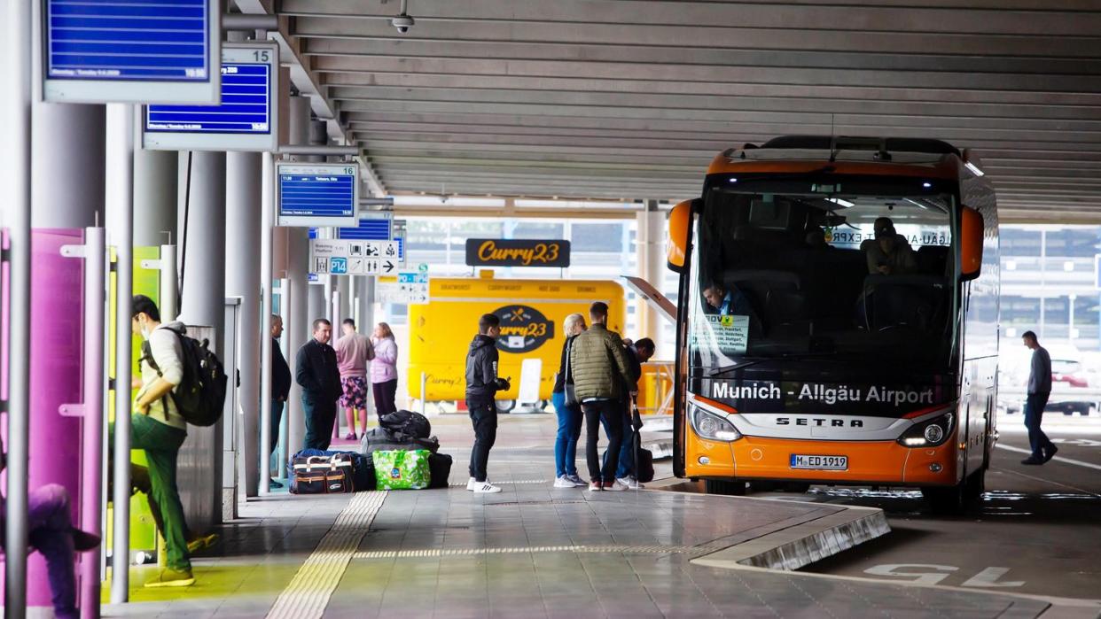 Derzeit gilt die Testpflicht nur für Flugreisende. Das soll sich ändern.