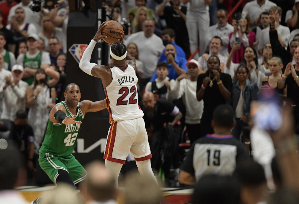 Jimmy Butler於NBA 2021-22賽季東區冠軍賽G7投丟最關鍵的一球。（Jim Rassol-USA TODAY Sports）