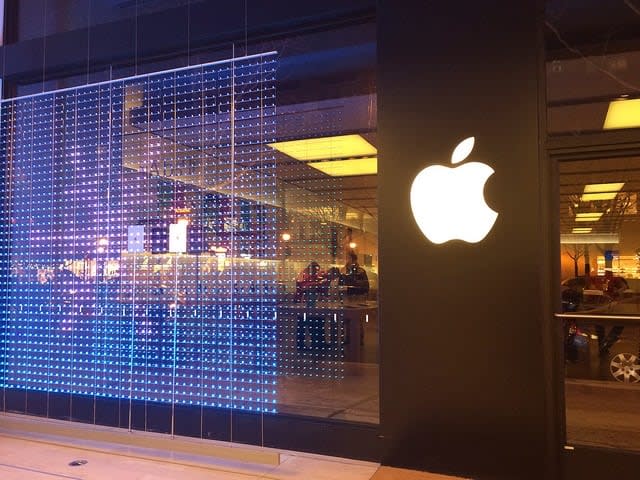Apple Store mit Apple Logo Apple-Aktie