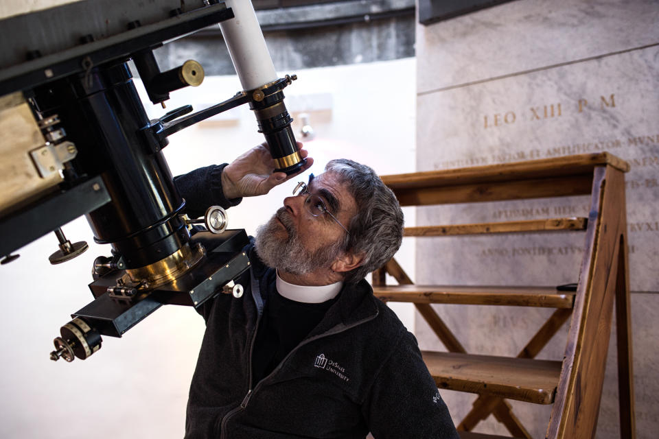 Guy Consolmagno, director del observatorio del Vaticano en Albano, Italia, el 24 de octubre de 2017. (Nadia Shira Cohen/The New York Times)
