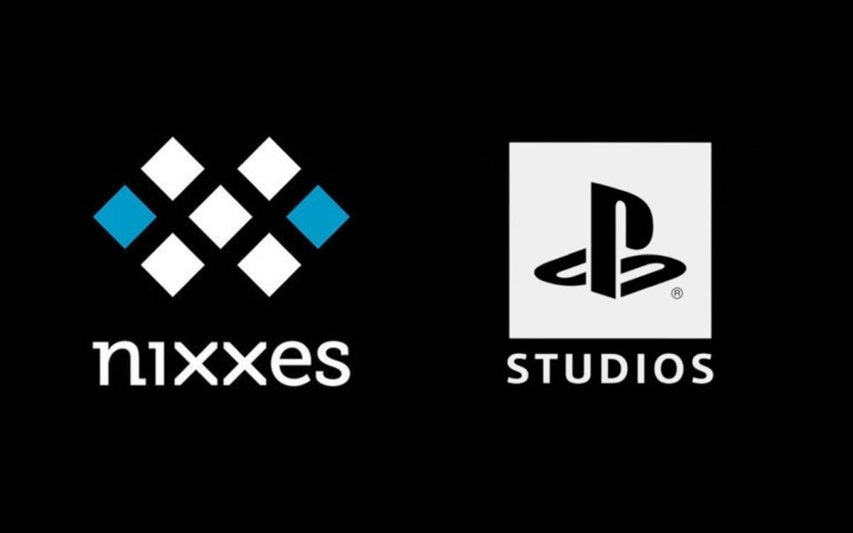 Logo de Nixxes et PlayStation Studios sur fond noir.