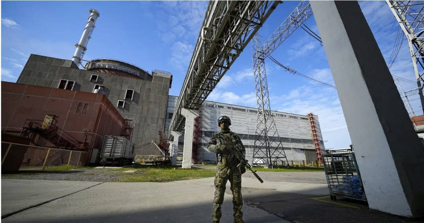 俄軍在札波羅熱電廠（ZNPP）部署軍事人員。（圖／達志／美聯社）